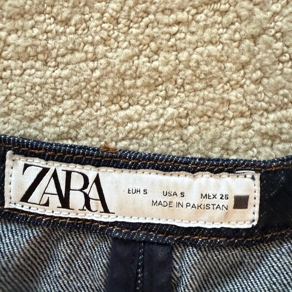 Zara Sleeveless Dark Denim Button-Front Vest - Picture 2 of 2
